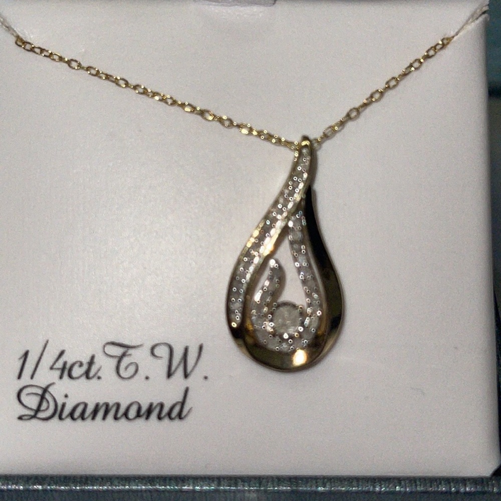 Tear drop Necklae